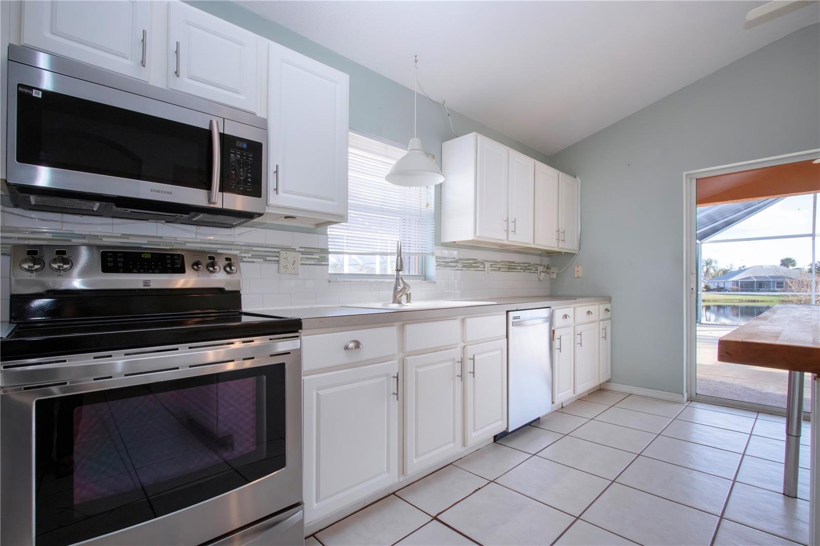 Kitchen w/lots of storage cabinets