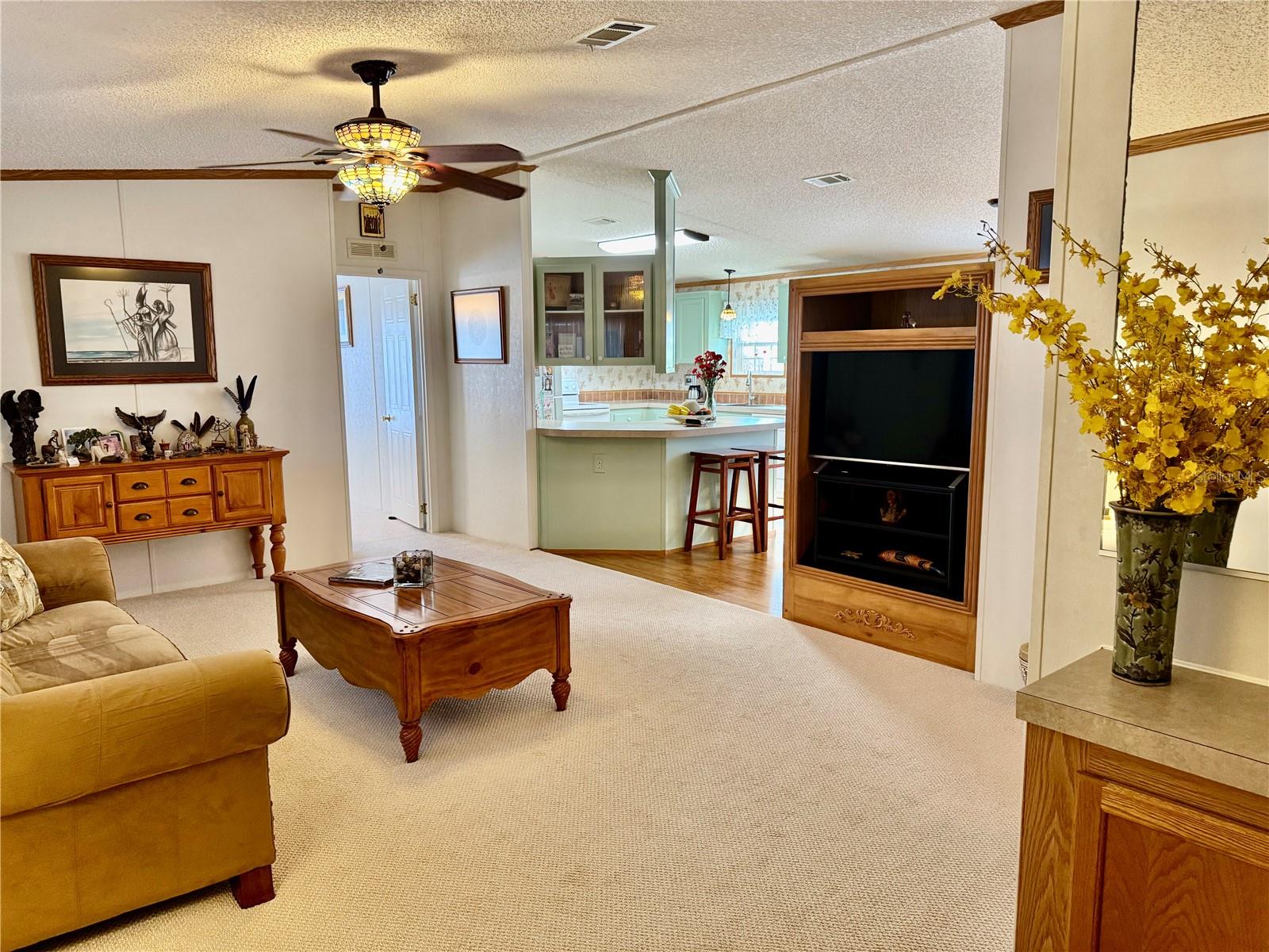 great room looking towards kitchen