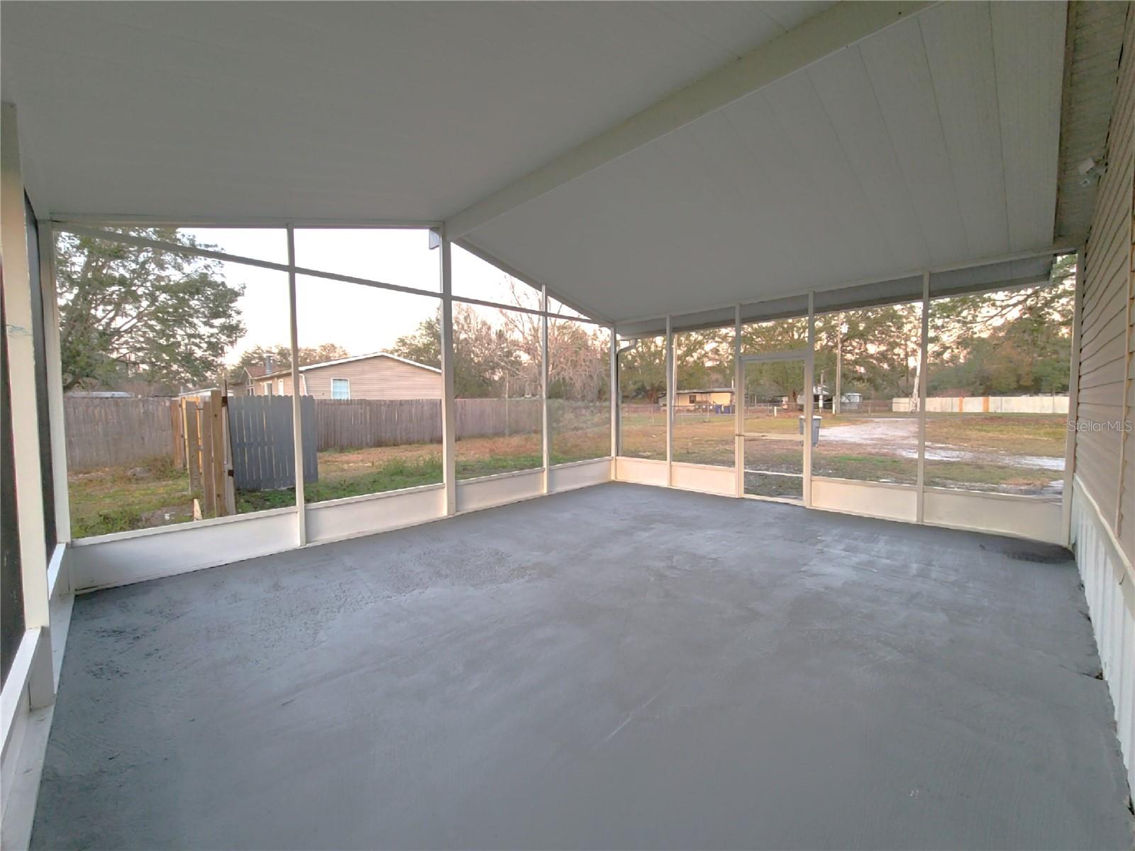 Screened-in Side Porch