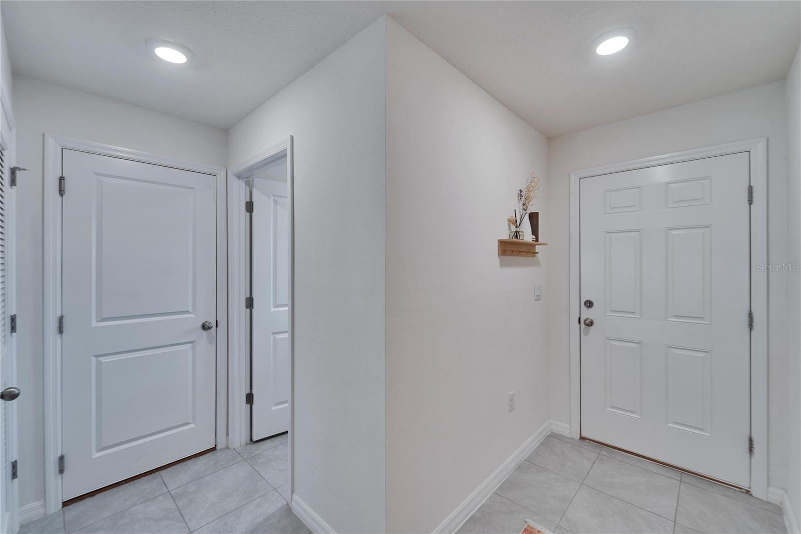 Foyer and laundry, garage door