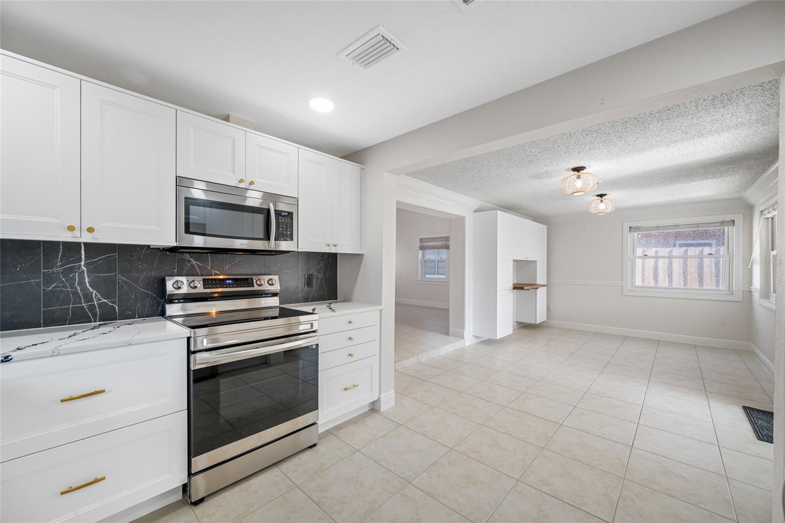 Solid cabinets, Quartz counter and soft closed feature, stainless steel appliances