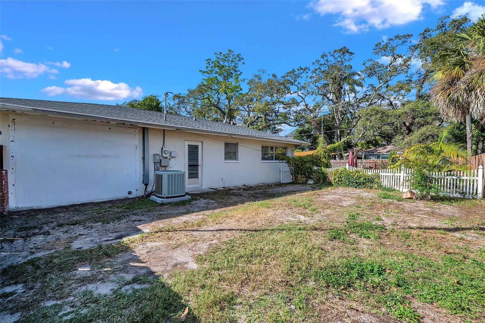 Large side yard with gate is perfect for storing your boat or possibly building a pool.