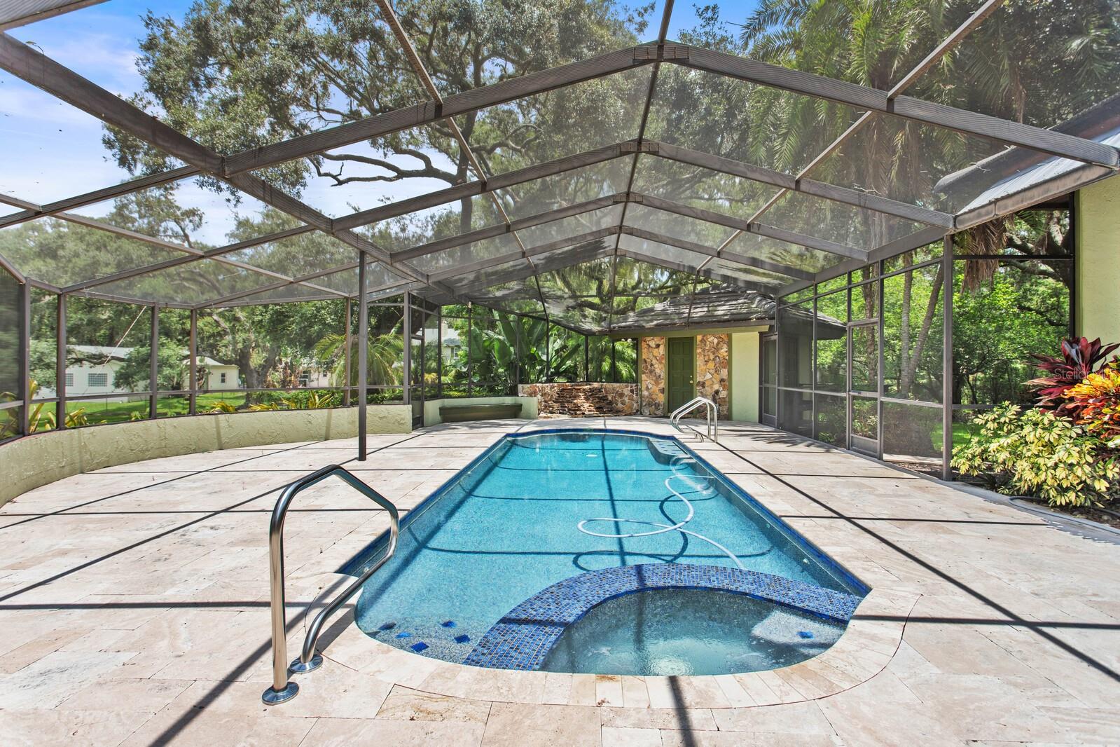 Pool and spa ready to be relaxed in!