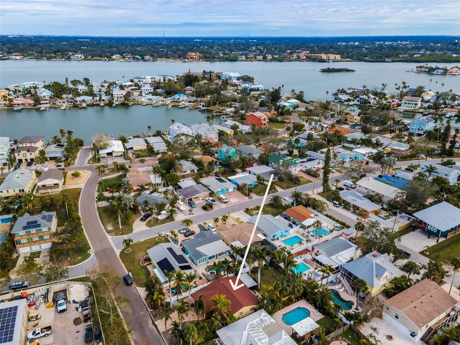 Just a block to the Intracoastal Waterway!