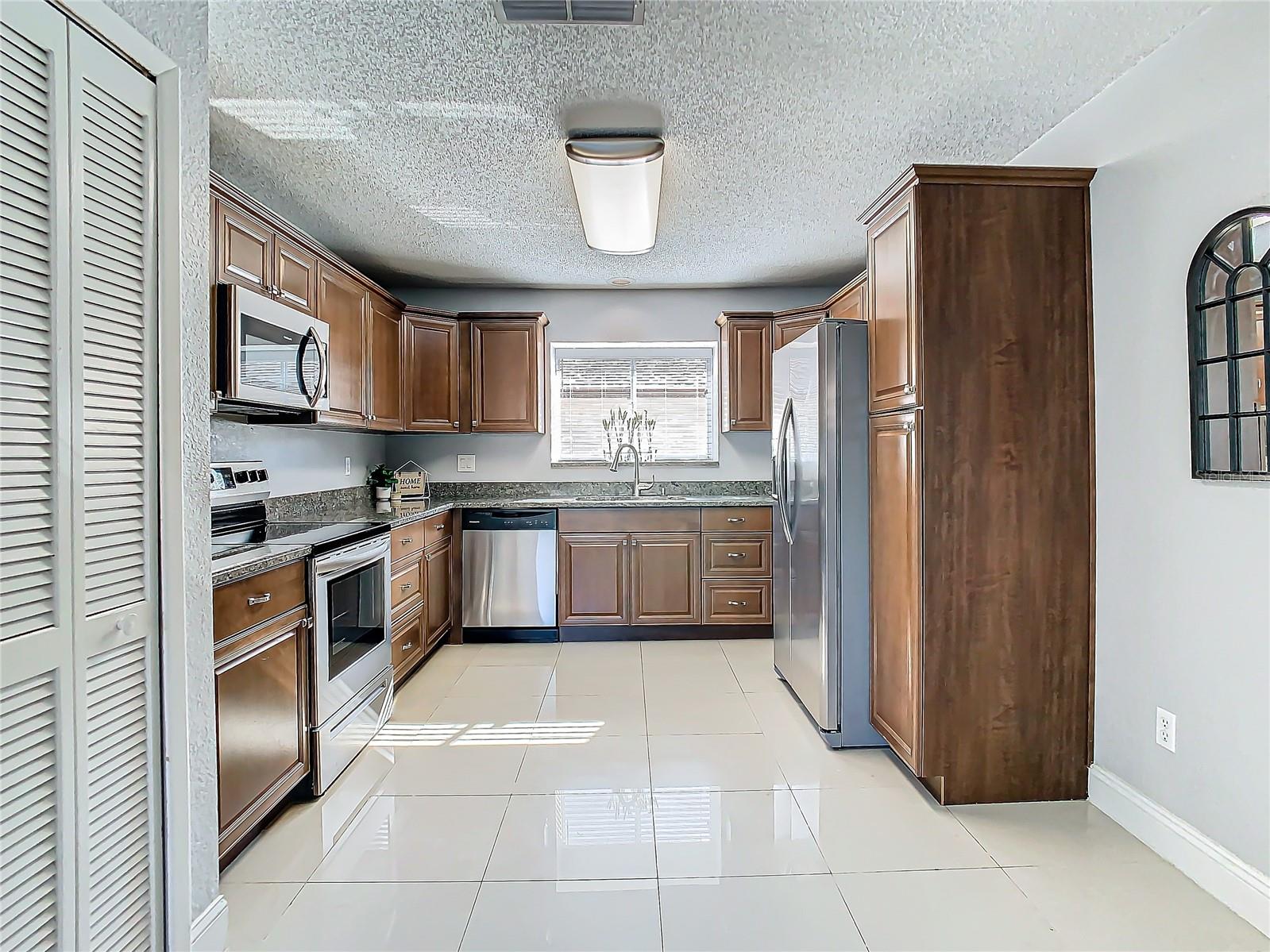 Spacious Wrap Around Kitchen