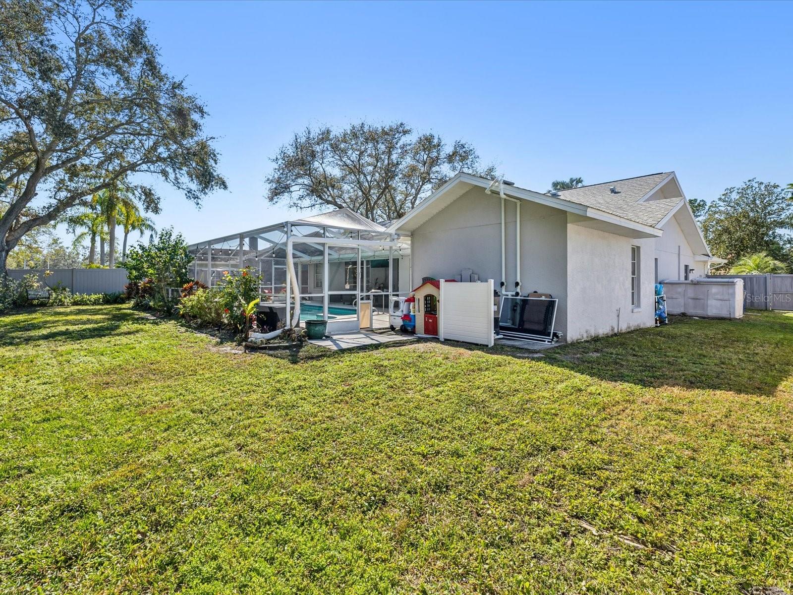 Huge Fenced in Yard!