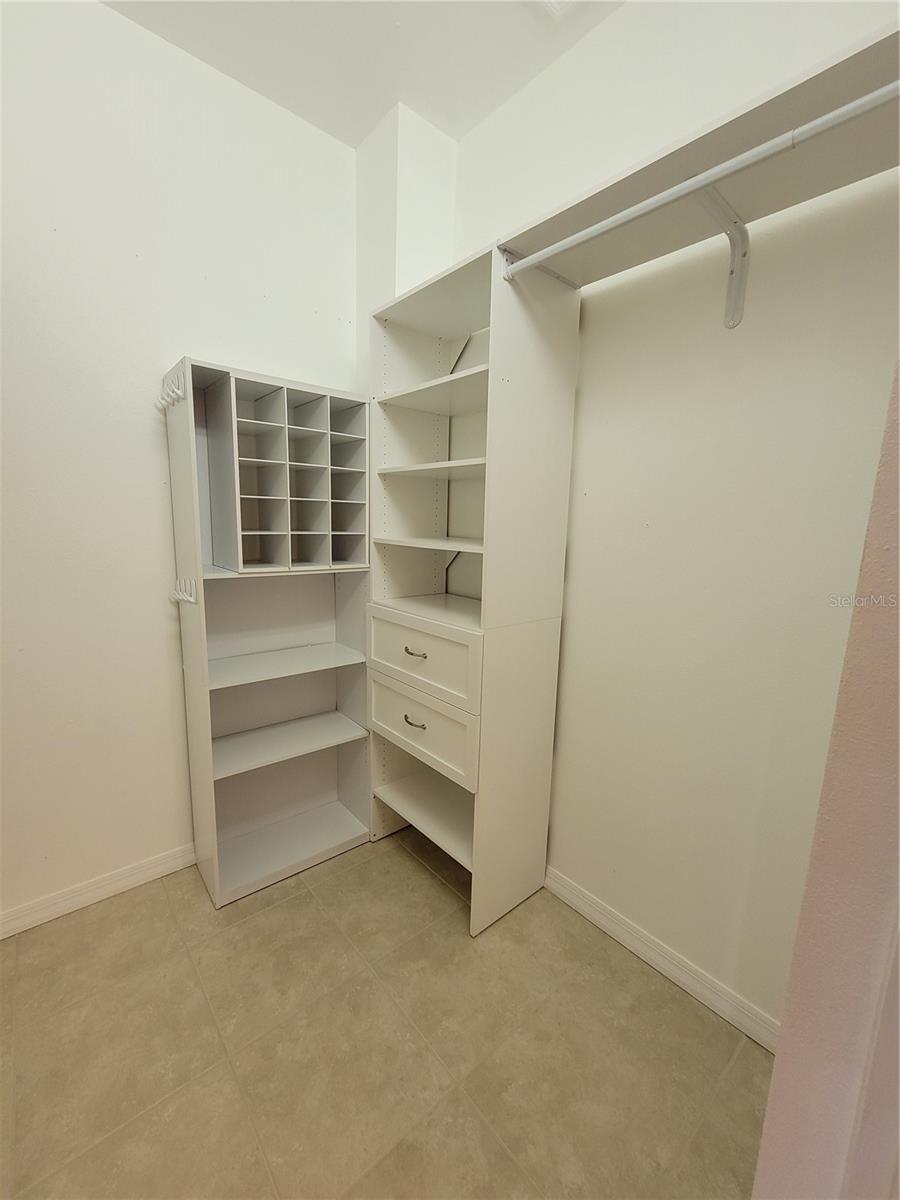 Master Bathroom Walk In Closet (2)