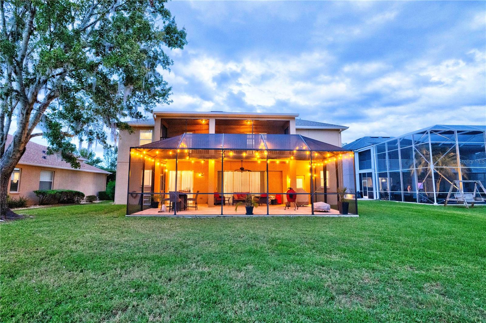 Beautiful sparkling lights in the lanai at dusk -- perfect for entertaining!!