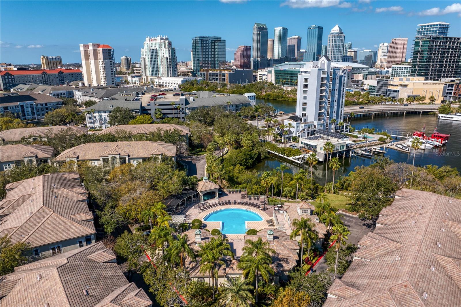 Island Place is conveniently located to Tampa’s Riverwalk, Water Street Tampa, Amalie Arena, Sparkman Wharf, Bayshore Blvd. and for commuters I-275 & the LeeRoy Selmon Expressway just minutes from the Island