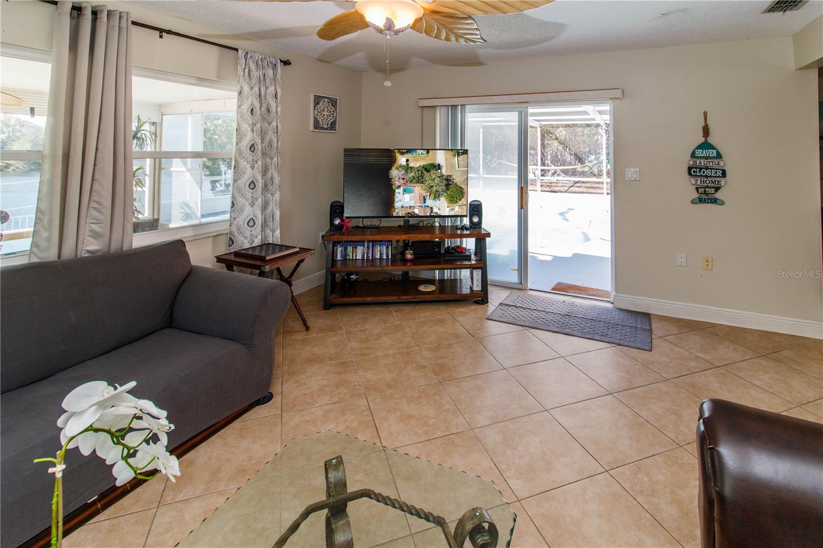 Lakefront Living room