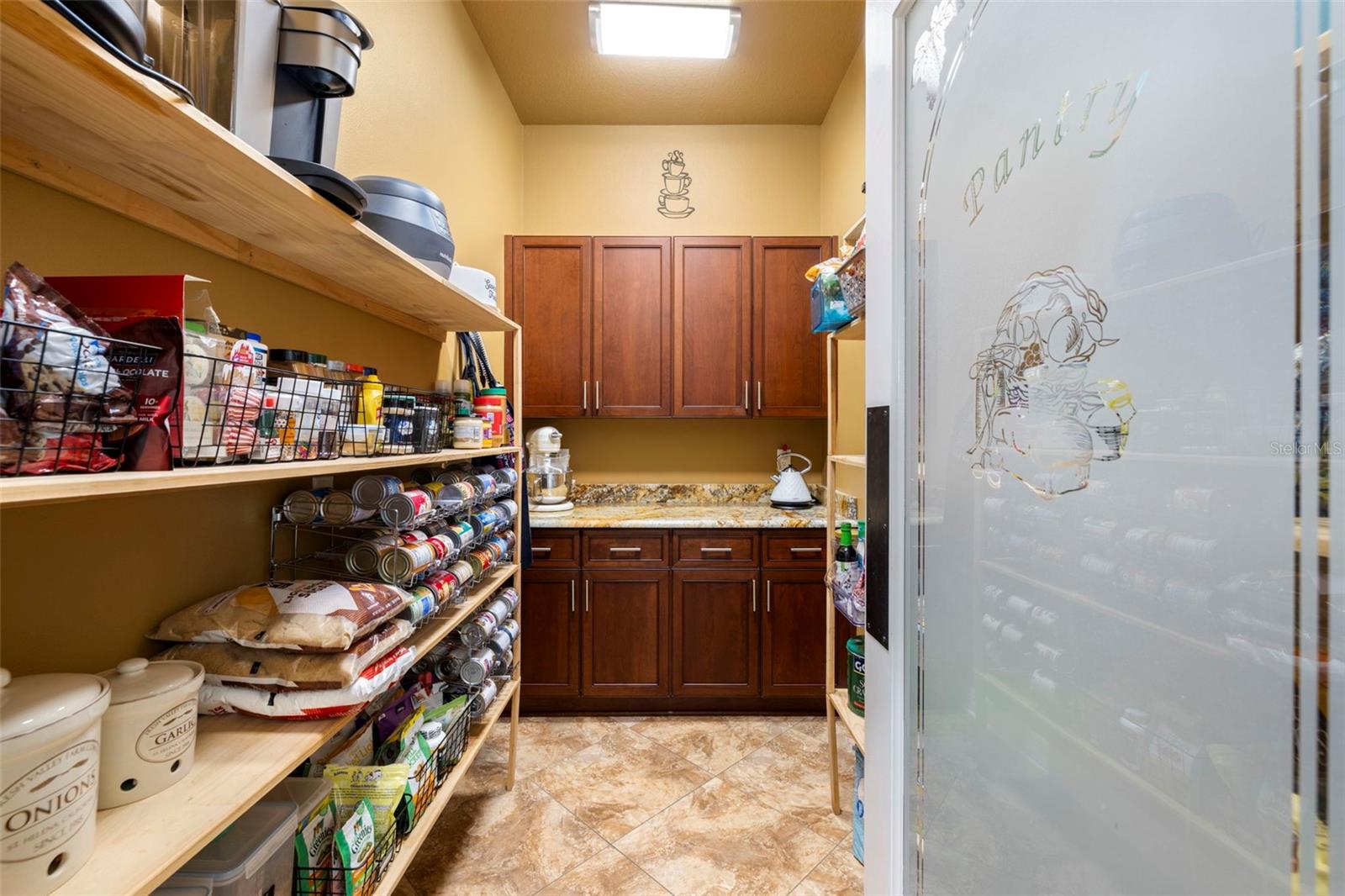 LARGE WALK-IN PANTRY