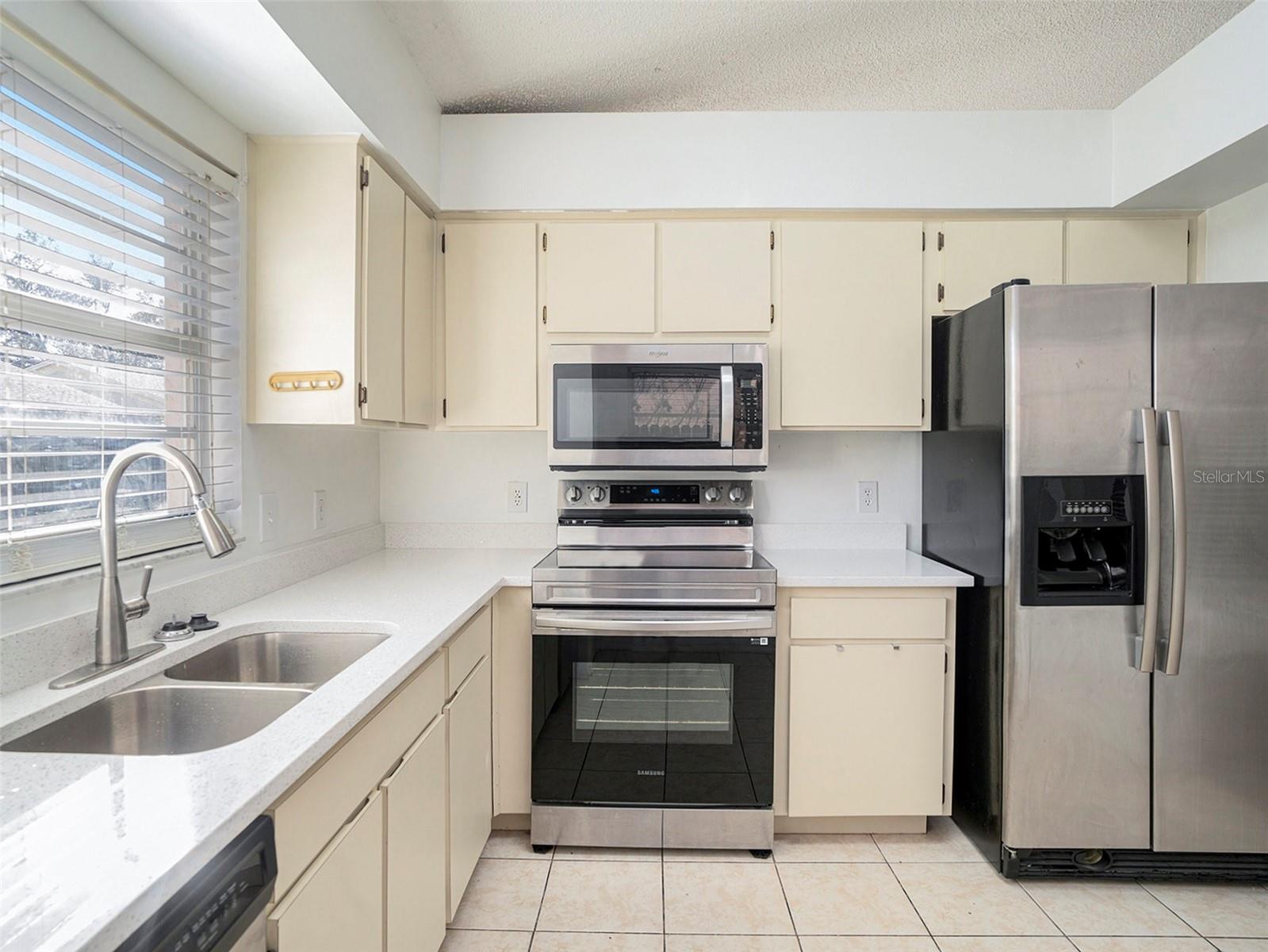 1009 Hardwood Dr, Valrico FL 33596- Kitchen