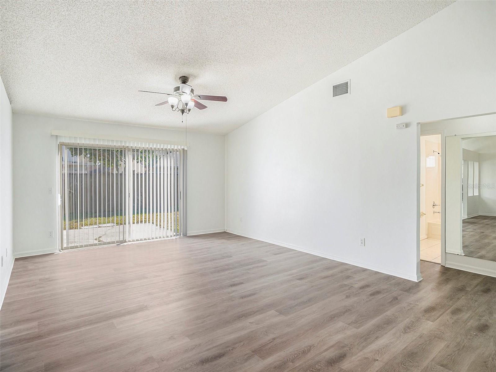 1009 Hardwood Dr, Valrico FL 33596 - Living Room