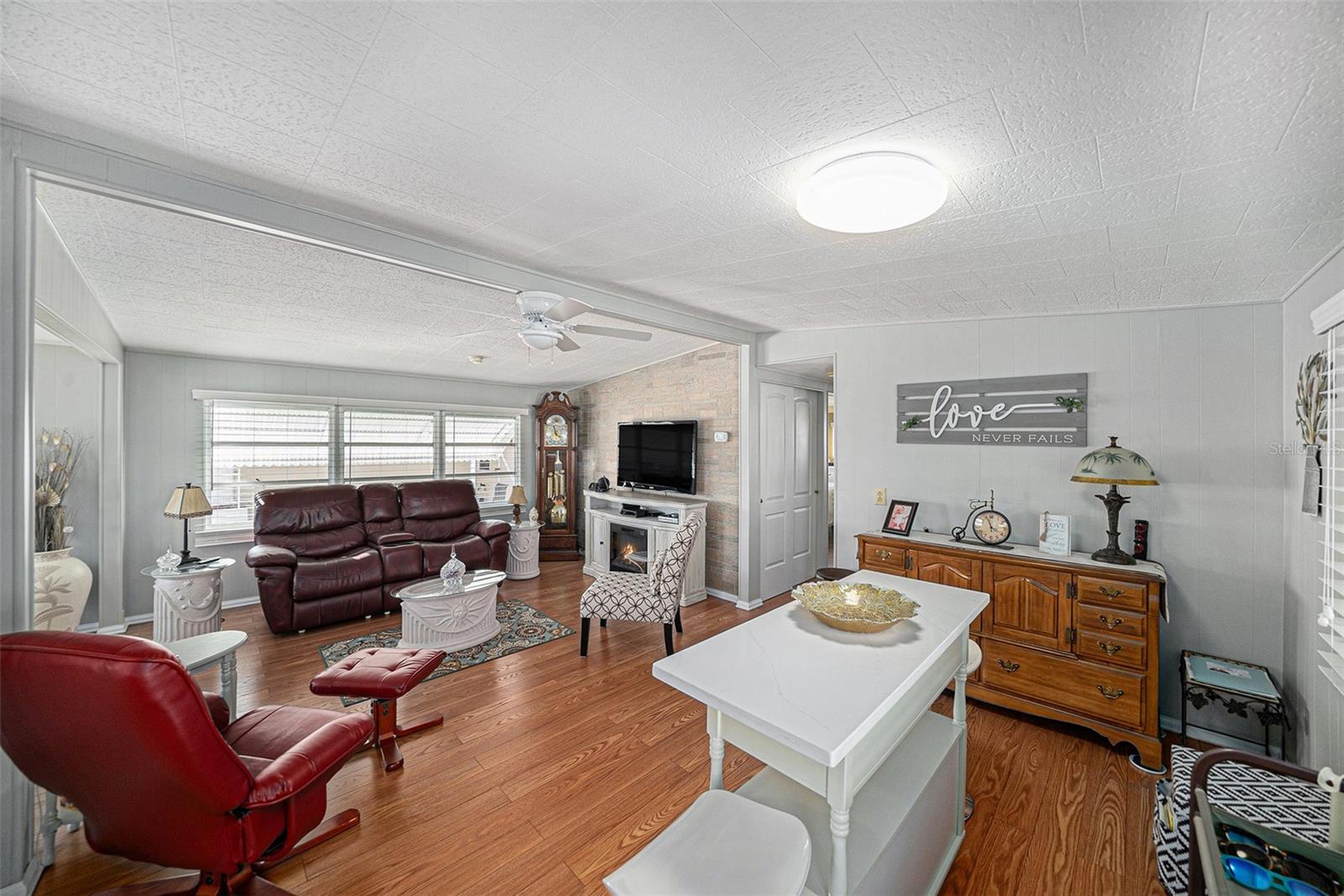 34451 Hibiscus Drive, Pinellas Park FL 33781-great room