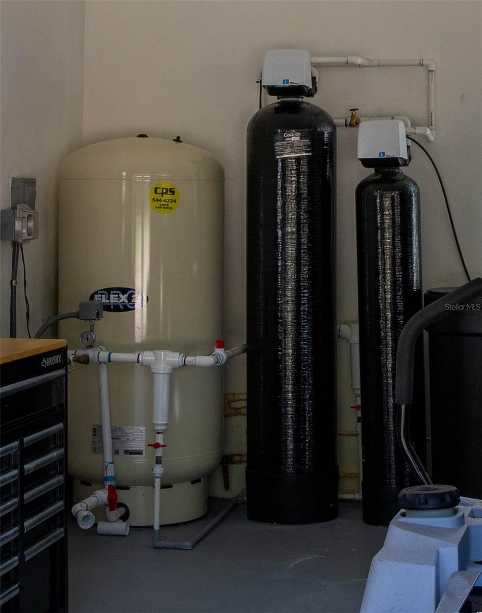 Pressure tank for well, Whole house water filtration system with Rust Buster and softener less(less than 1 year old)