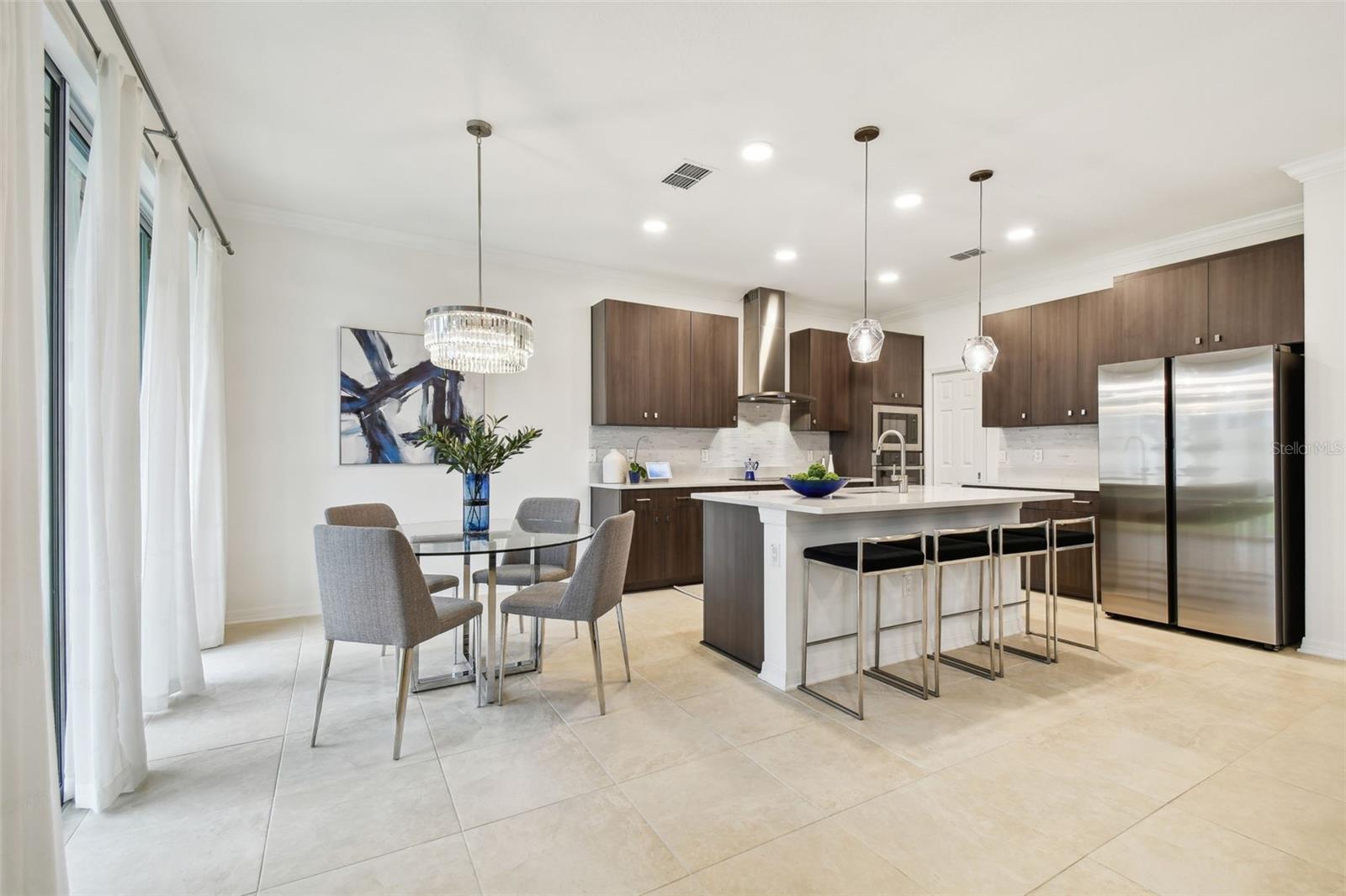 Upgraded Kitchen/Breakfast Nook