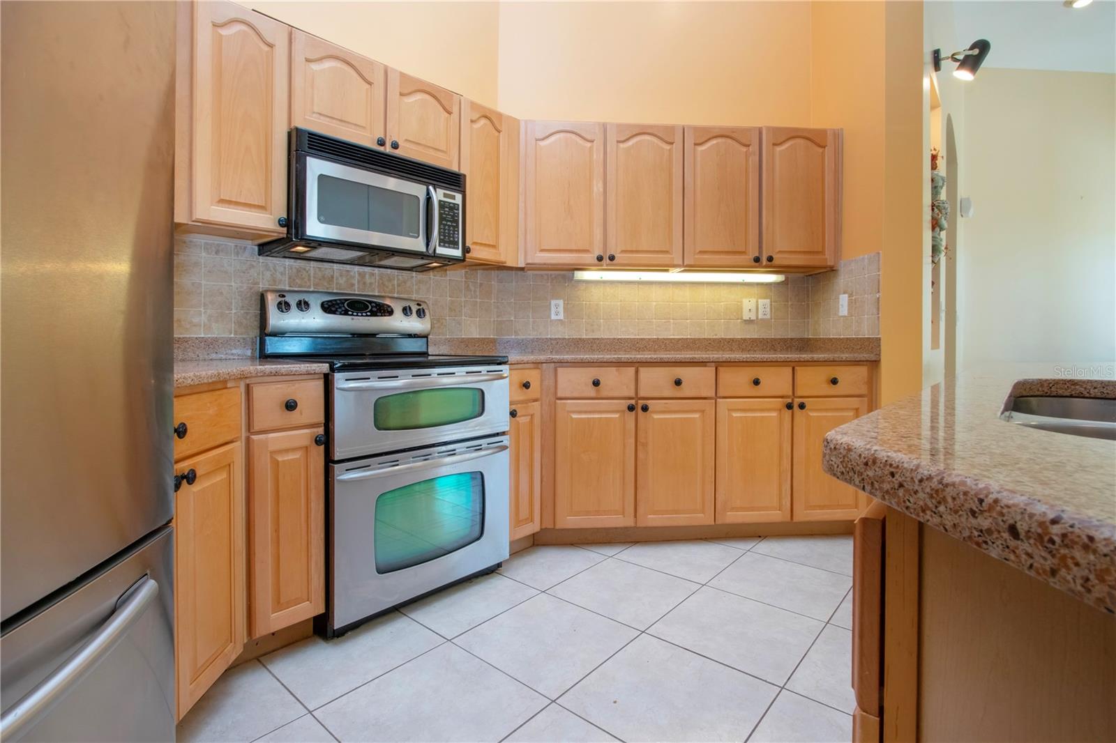 View of the kitchen and cabinets