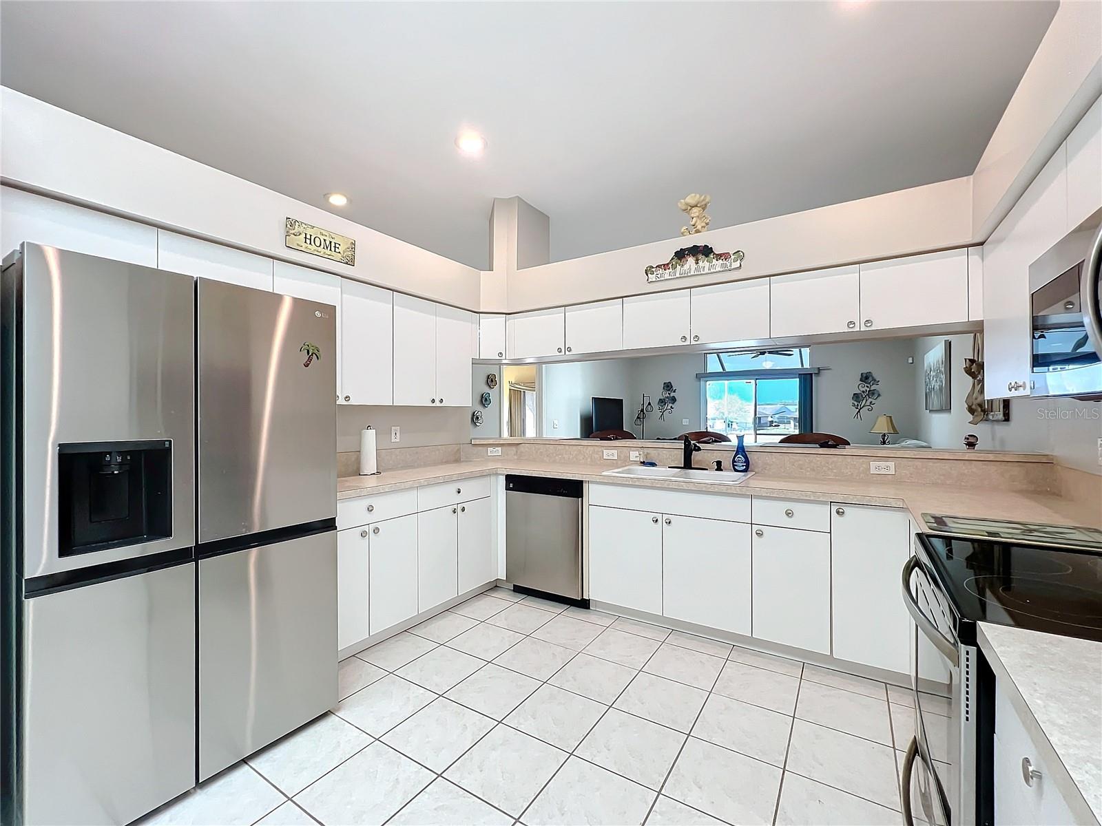 The kitchen is a good size with plenty of cabinets and drawers for all those kitchen gadgets, pots, pans etc.. The appliances are all stainless steel and are all in working order. Recessed lighting and high ceilings accentuate this space.