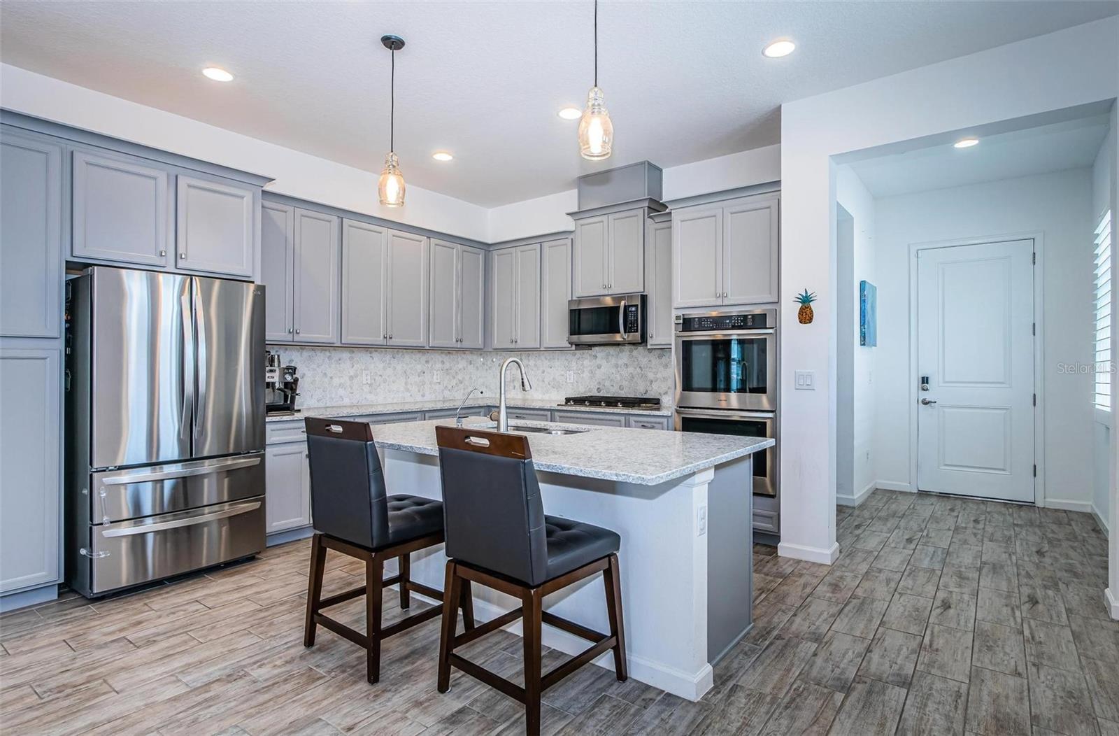 Gorgeous open kitchen.