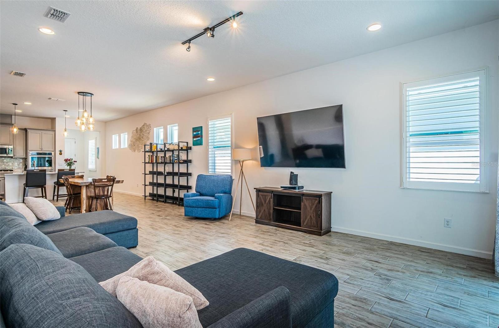 Spacious living room