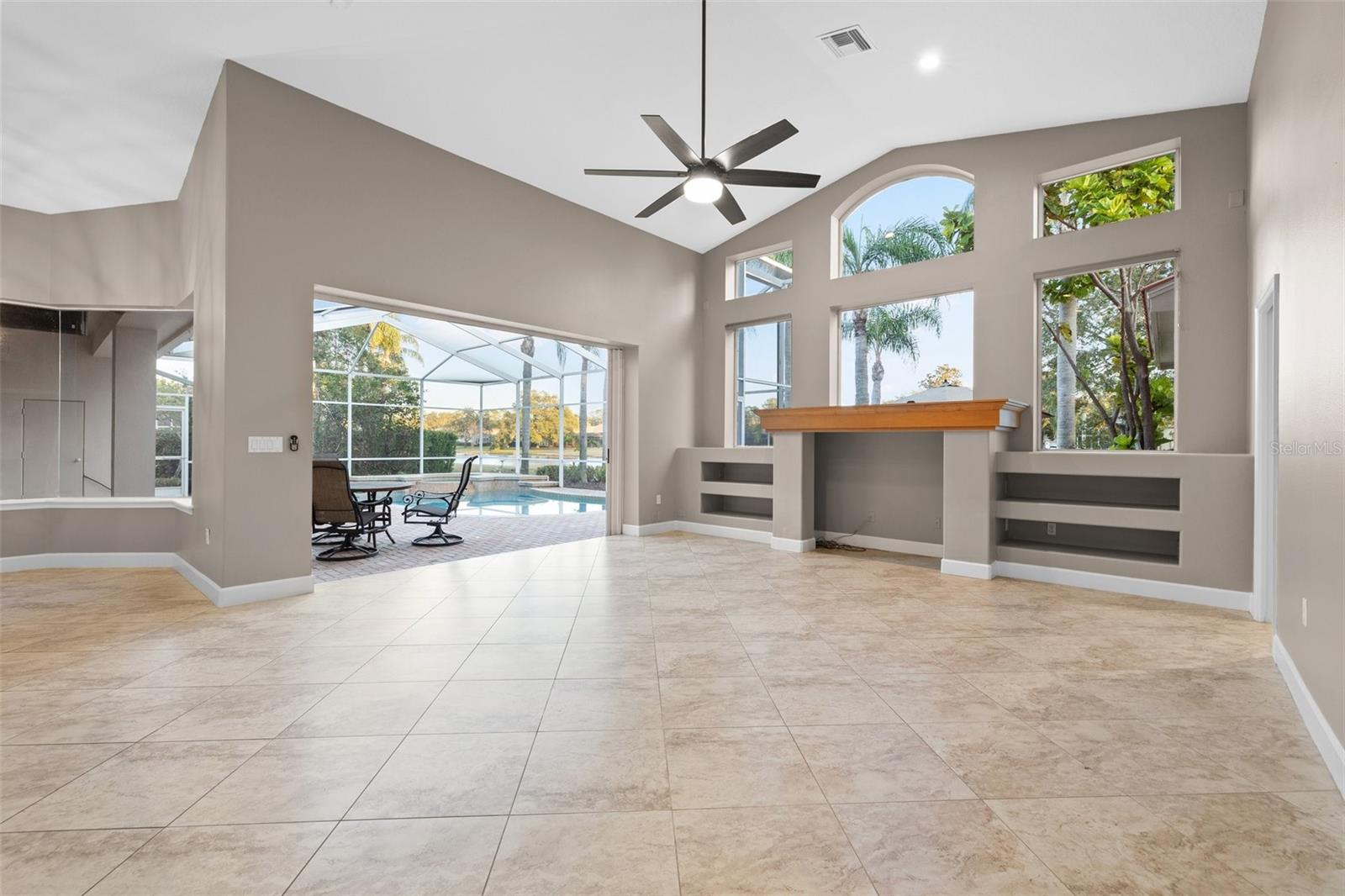 POCKETING SLIDERS IN FAMILY ROOM
