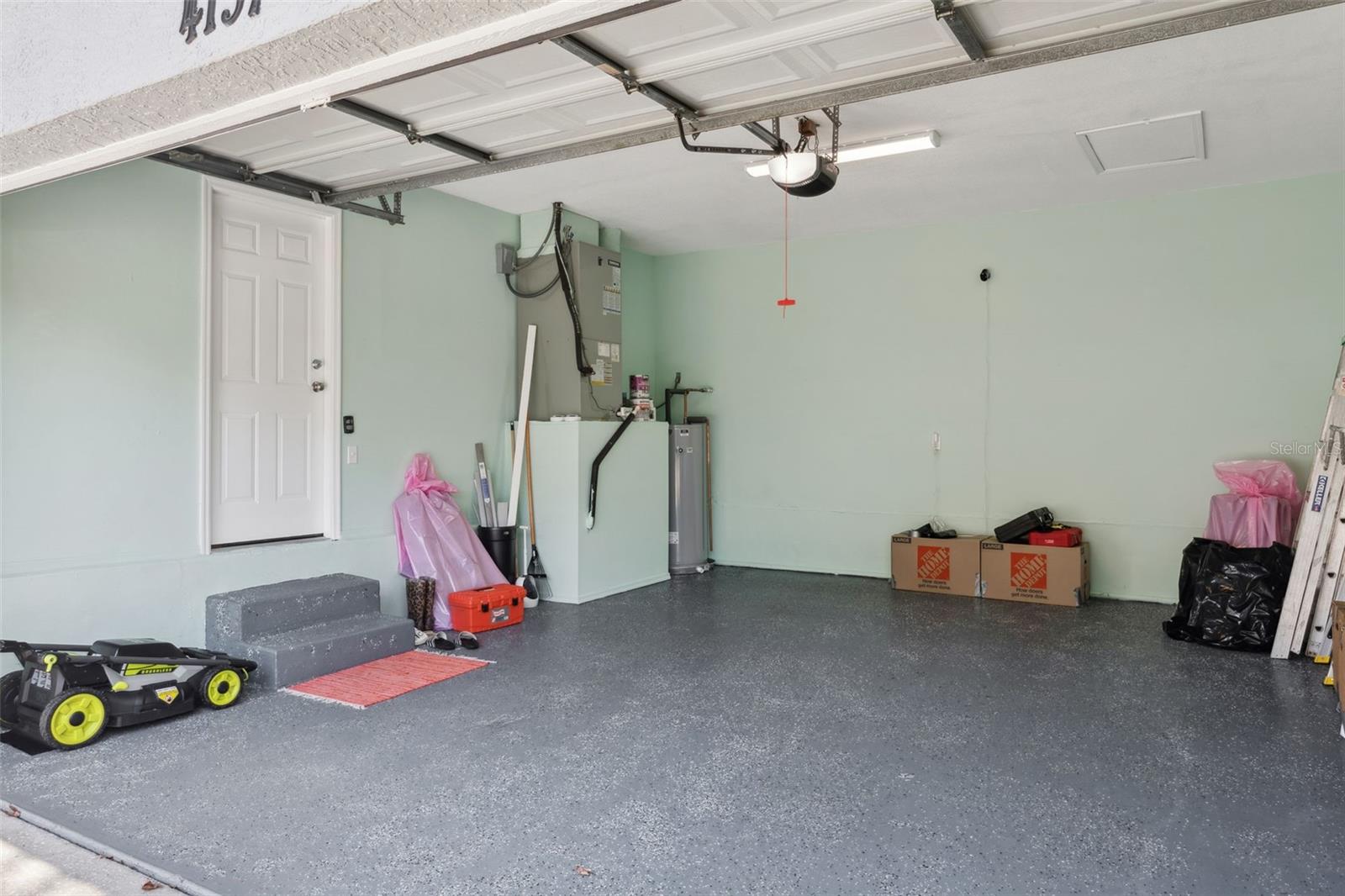 Garage w/High Ceilings