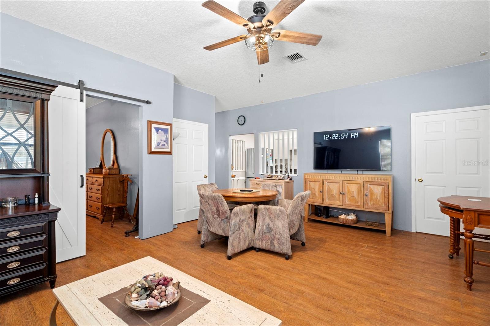 Lower level living/dining