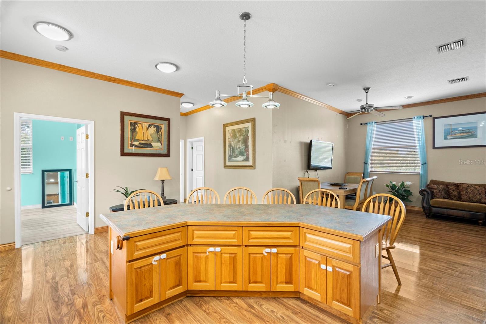 Breakfast bar in kitchen
