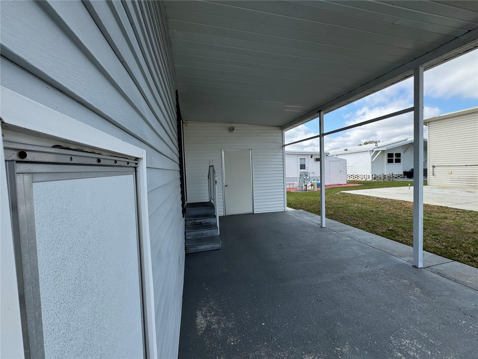 Carport w/workshop entrance