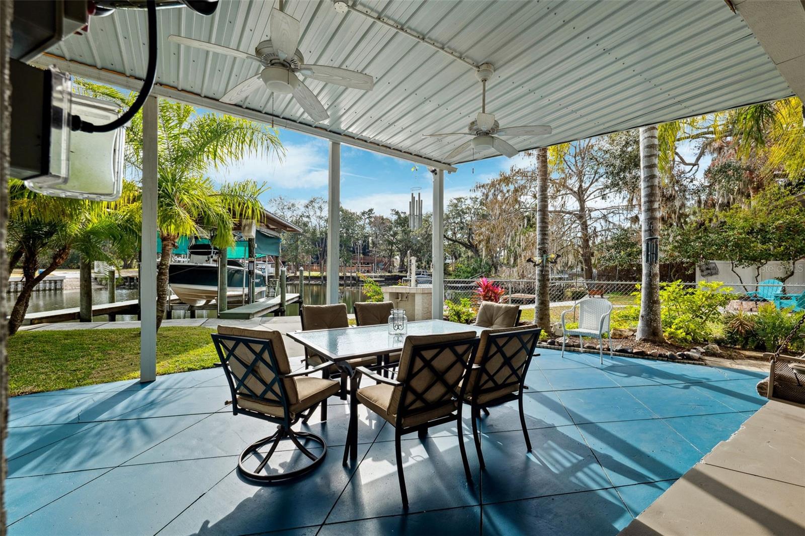 Bungalow Screed Porch w/Views