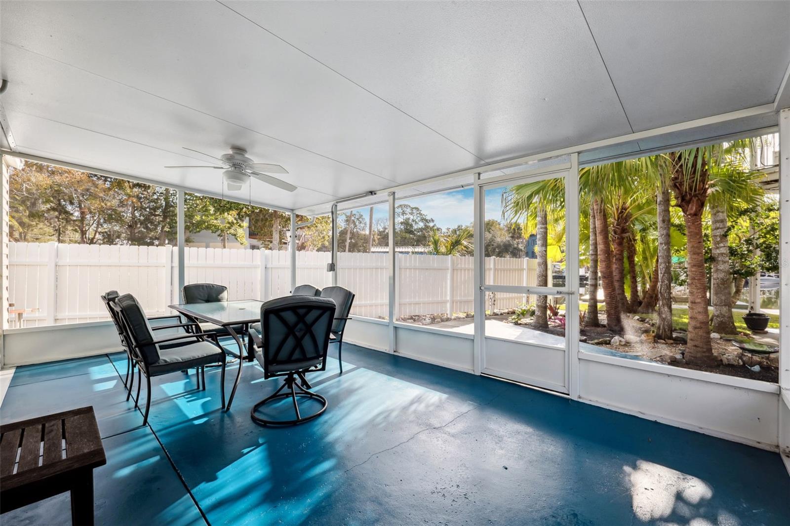 Bungalow Screed Porch w/Views