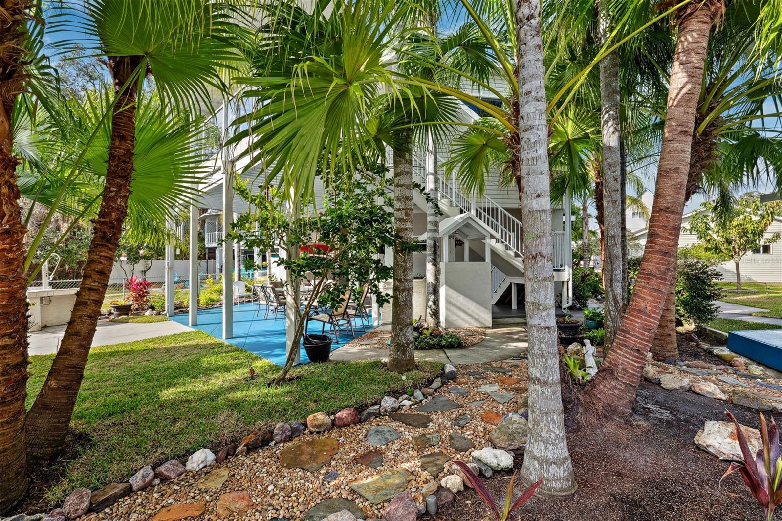 Bungalow View to the Home