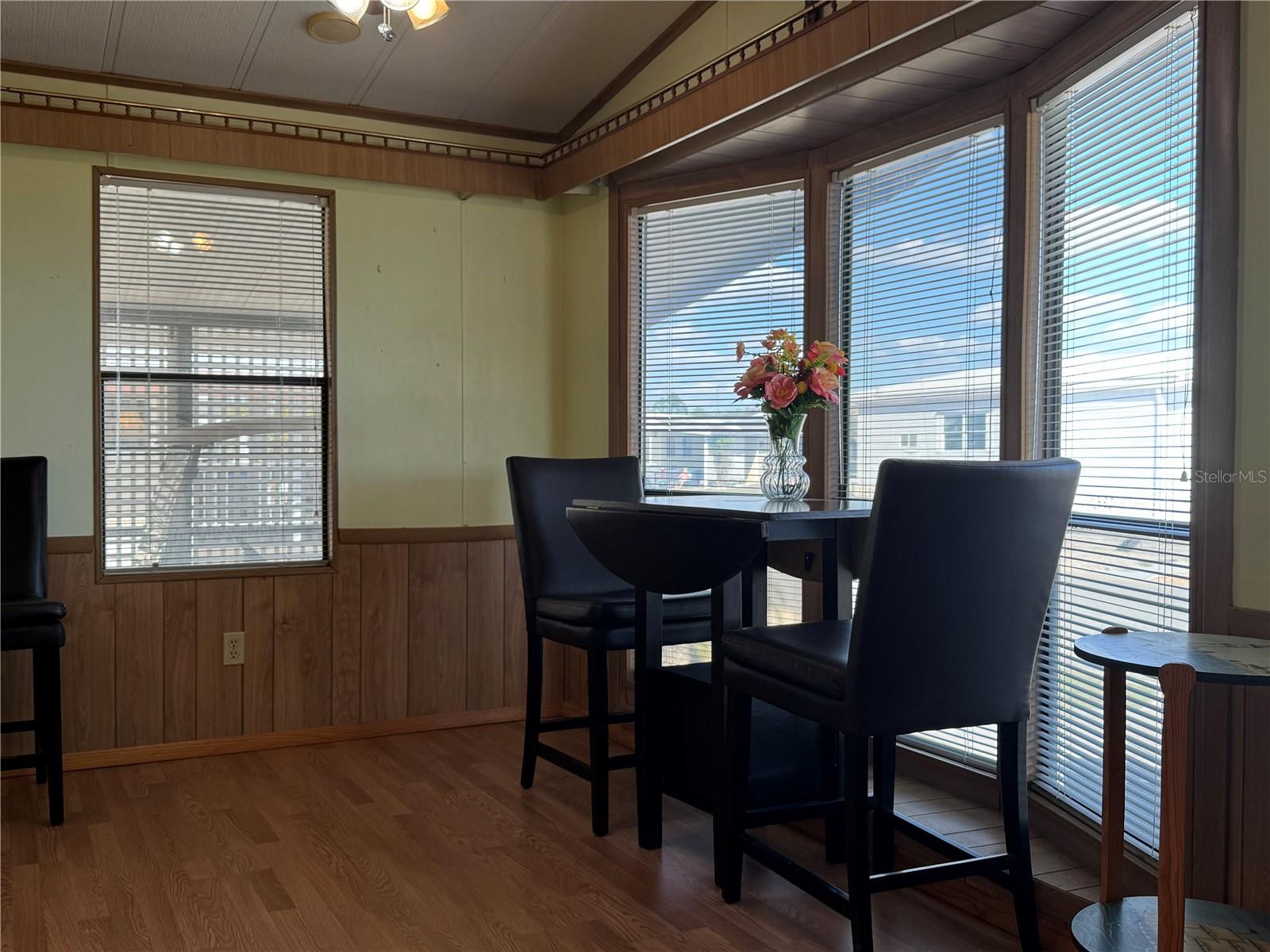 Dining area & dinette