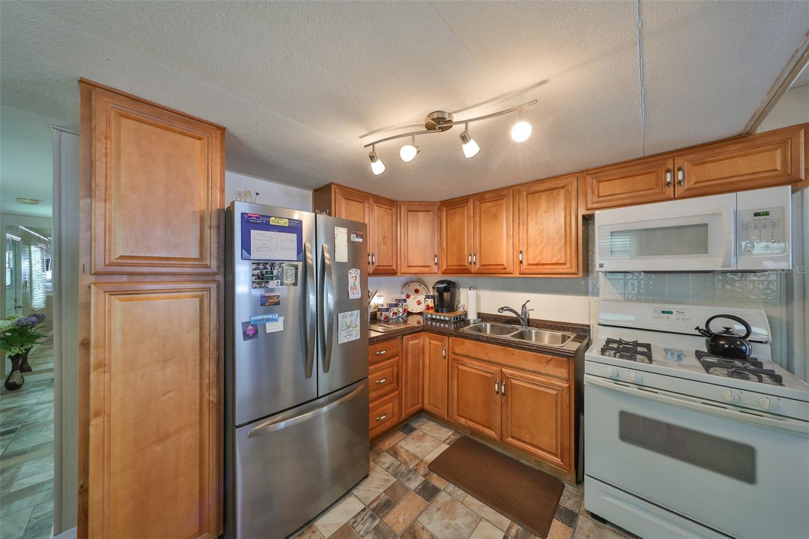 Kitchen boasts loads of storage!