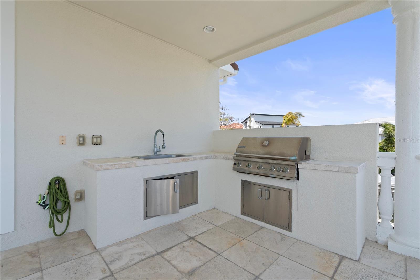 2nd floor outdoor kitchen and dining area