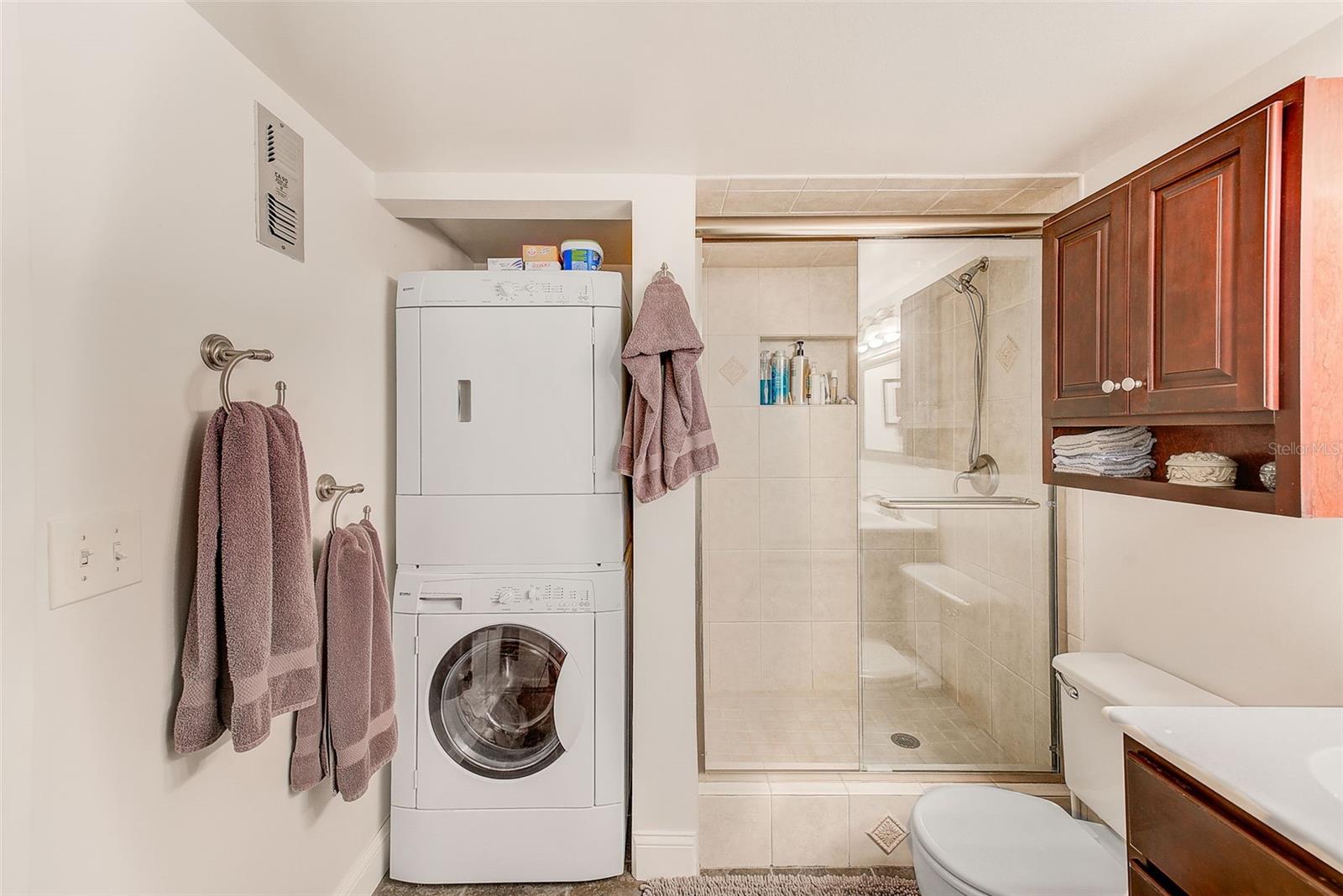 Primary ensuite bathroom/laundry