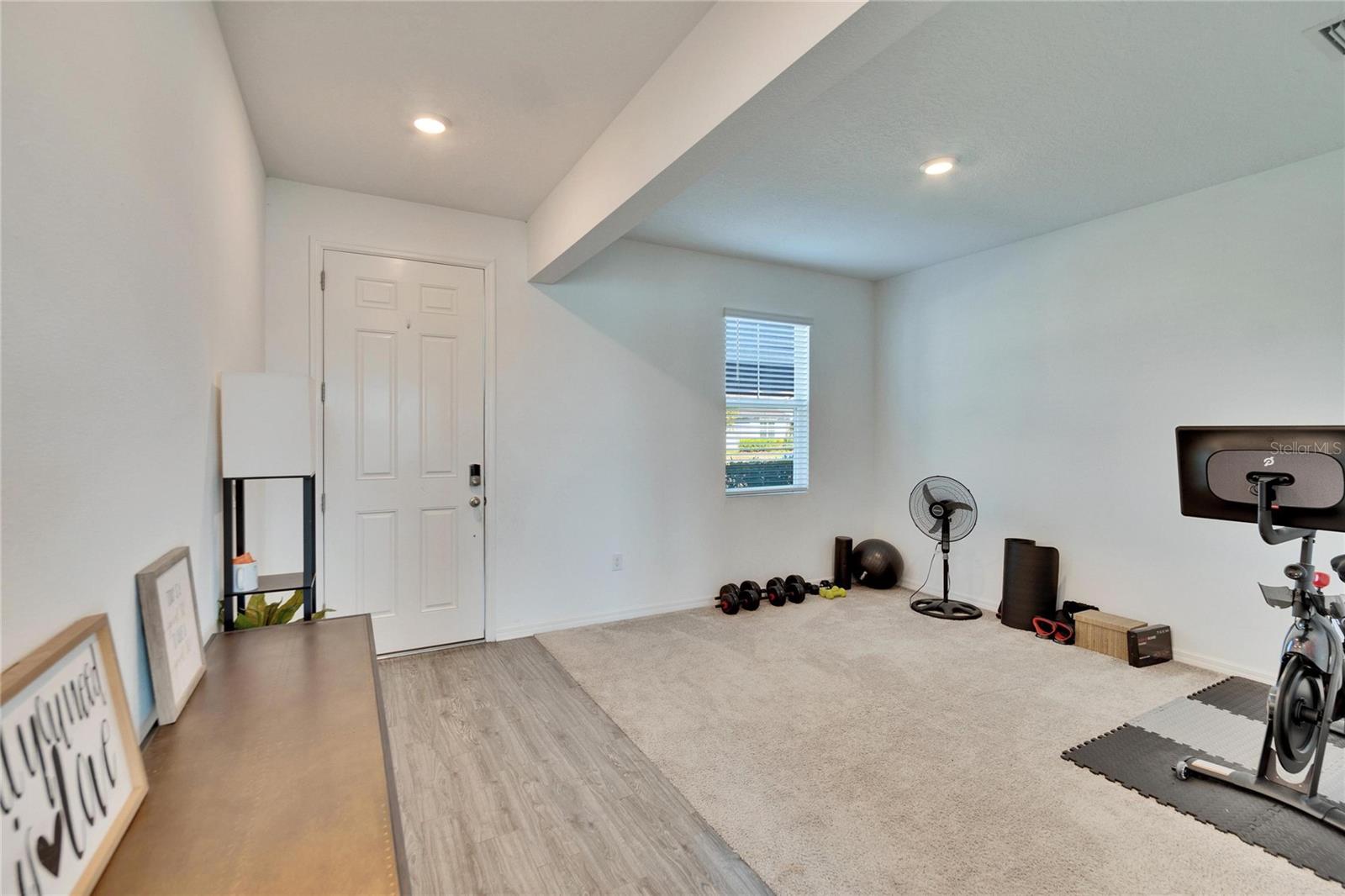 Formal Dinning Room| Formal Living Room| Foyer