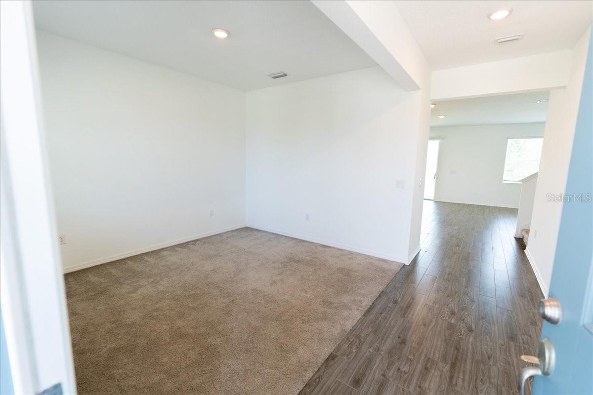 Formal Dinning Room| Formal Living Room|