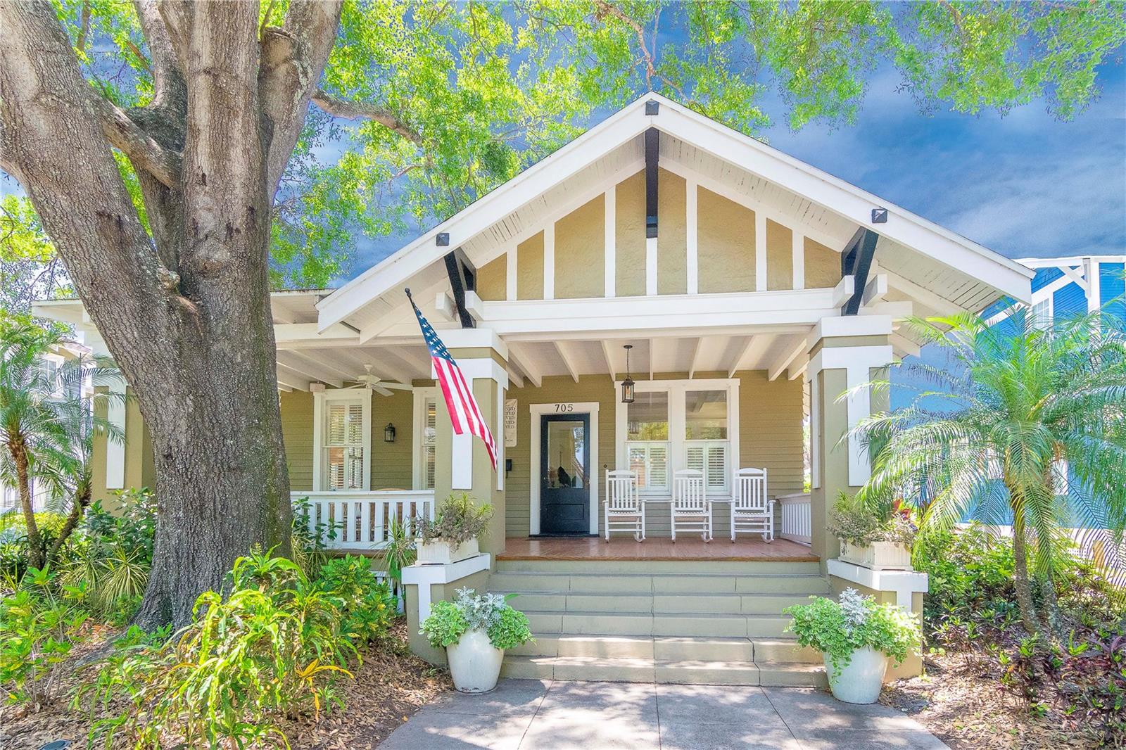 Charming craftsman bungalow located in Historic Hyde Park just one block off of Bayshore Boulevard...welcome HOME!