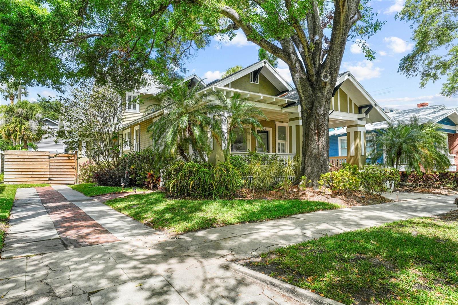 Hyde Park is a neighborhood renowned for its unique blend of historic charm, urban convenience and waterfront beauty. Built in 1922, this beautifully preserved home captures the essence of a Hyde Park’s charm while providing modern conveniences and easy access to upscale amenities in Hyde Park Village (only .5 miles away!)