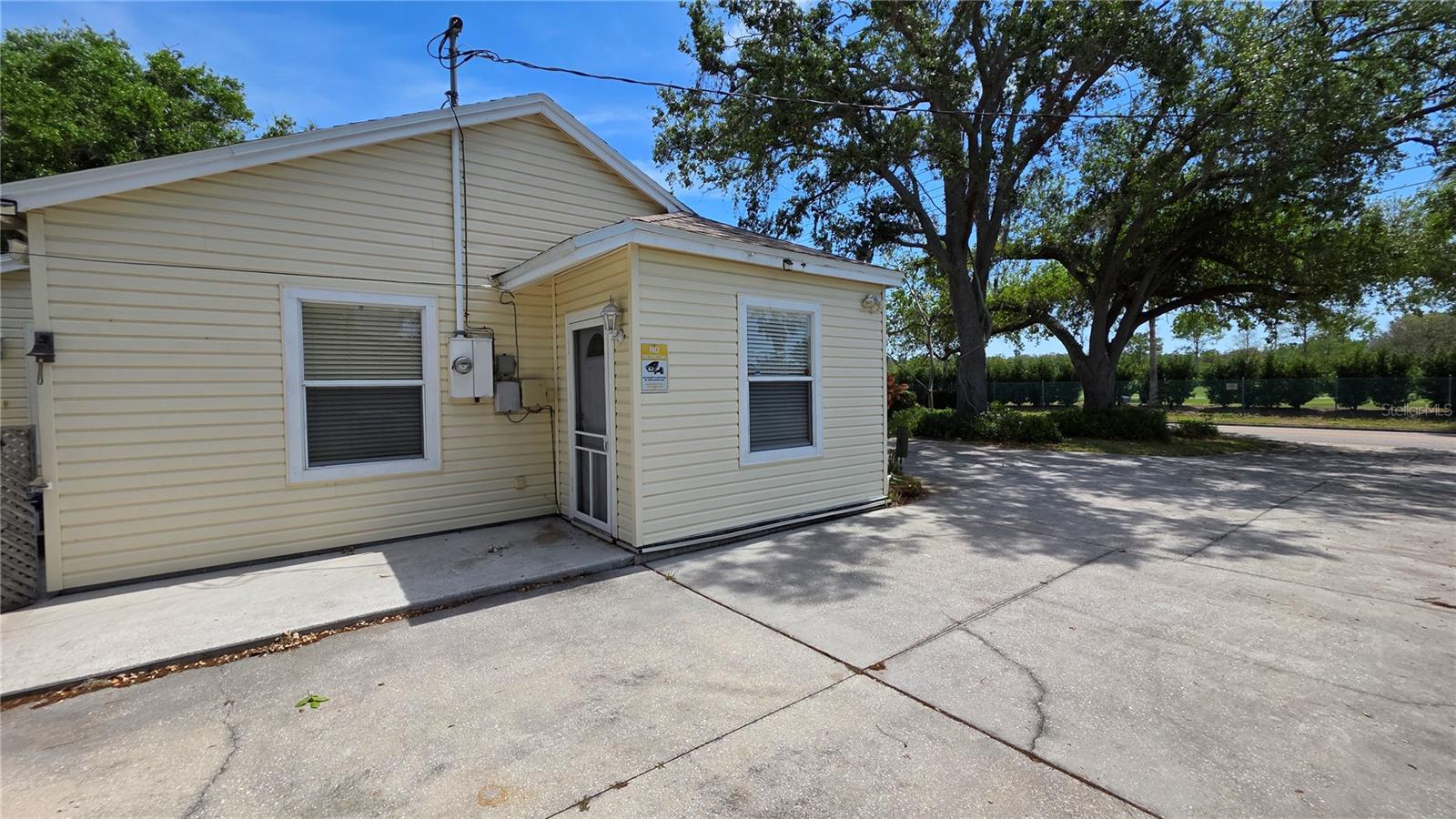 Separate entry to the fourth bedroom