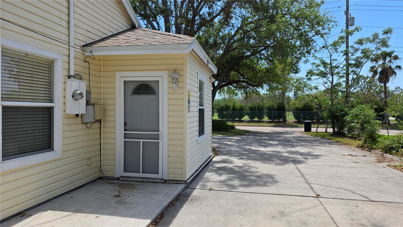 Separate entry to the fourth bedroom