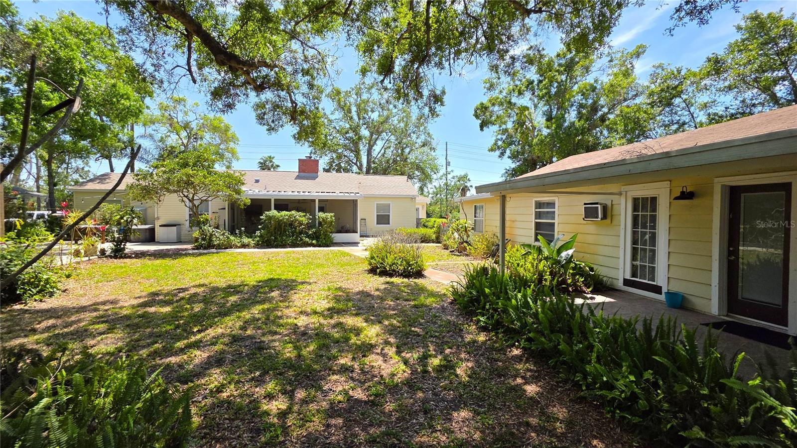 Separate guest house In law with private entry and private porch