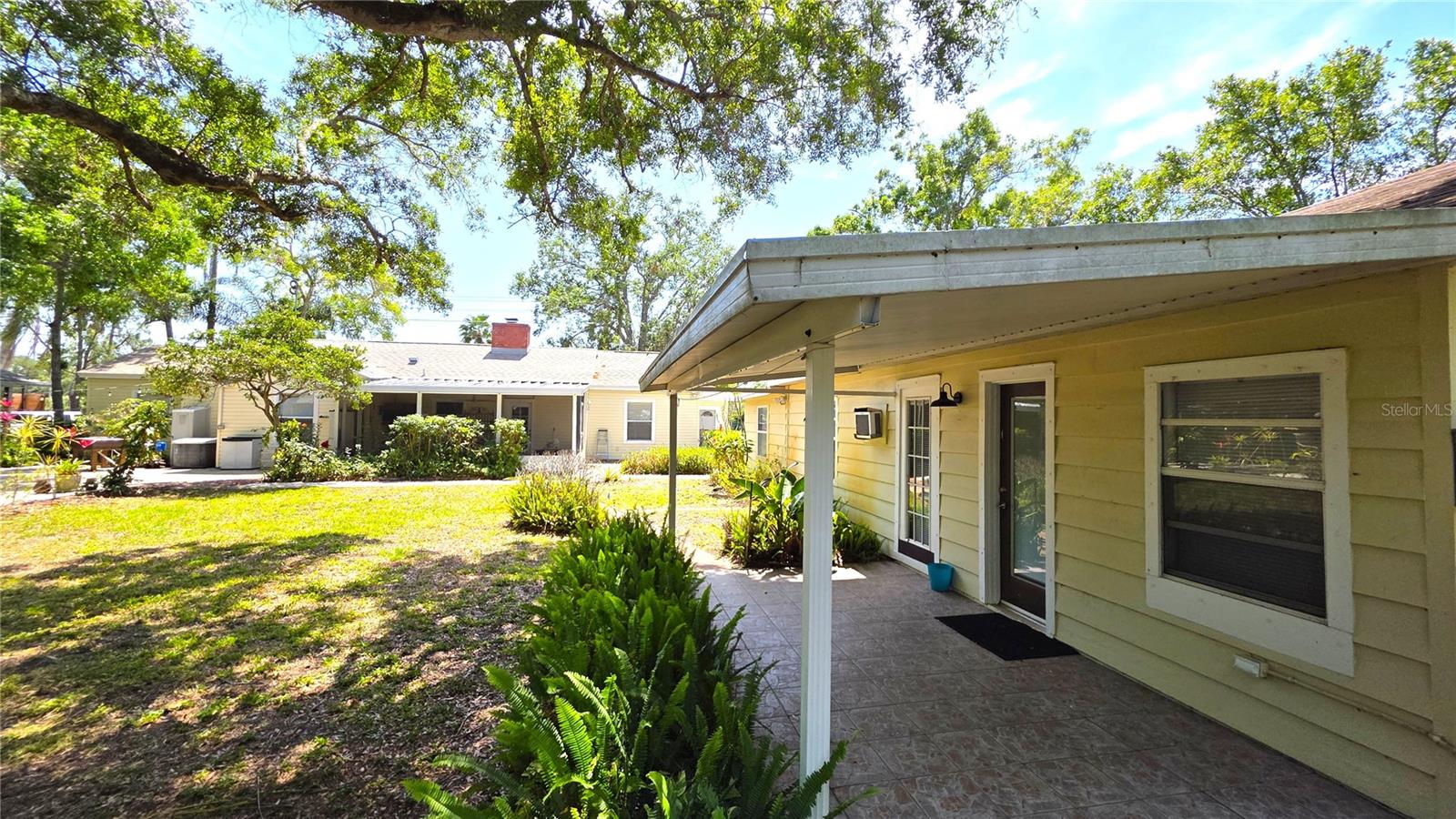 Separate guest house In law with private entry and private porch