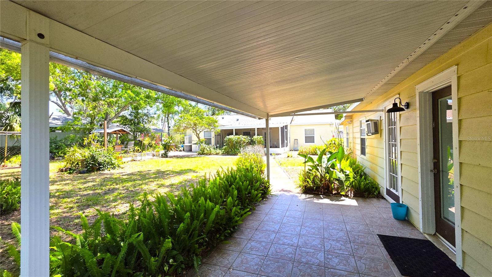Separate guest house In law with private entry and private porch