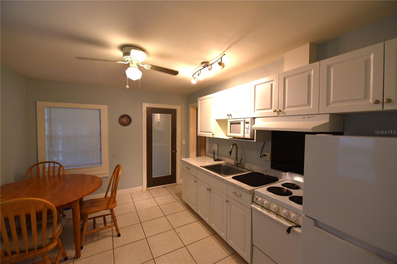 In law Large kitchen & dining