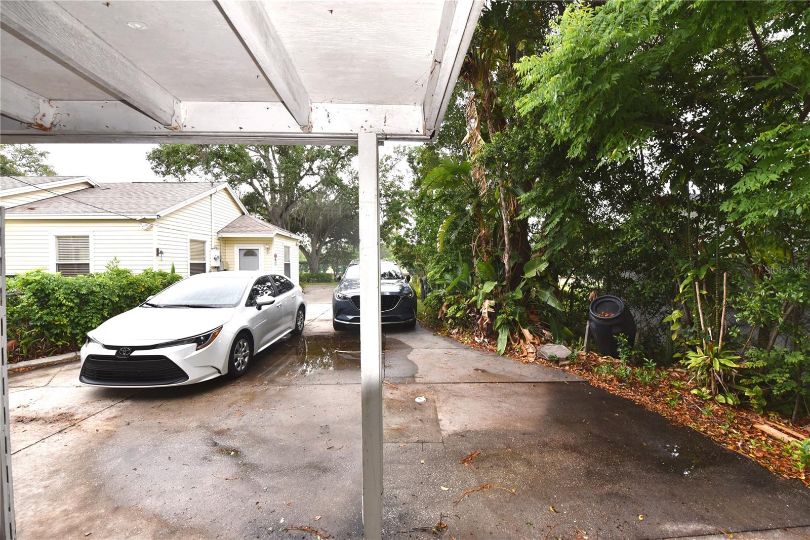 Carport.