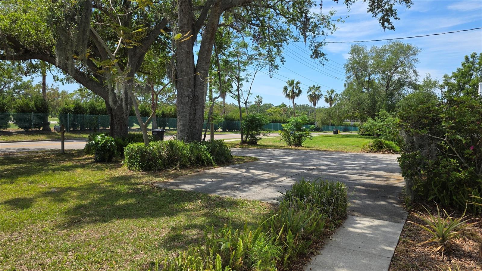 Large front yard & golf course.
