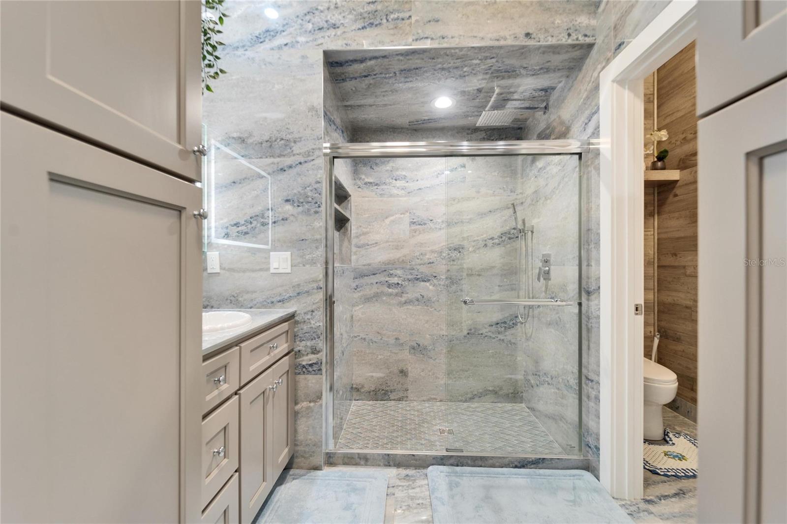 Primary En-Suite Bathroom