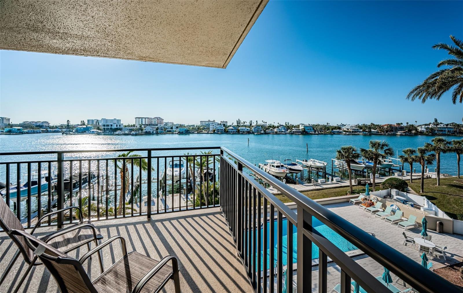 Waterfront Spacious Terrace Features Fabulous Nightly Sunsets & Aquamarine Seascapes!